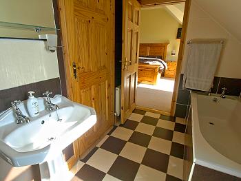 Ensuite Badezimmer im ersten Stock